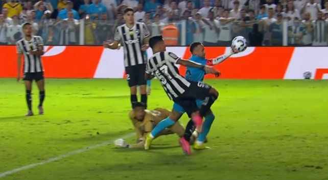 La mano que le valió a Neymar la segunda amarilla y su expulsión.