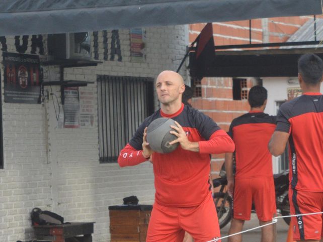 Primeros movimientos. Mancinelli participó de la práctica vespertina en el predio La Capillita