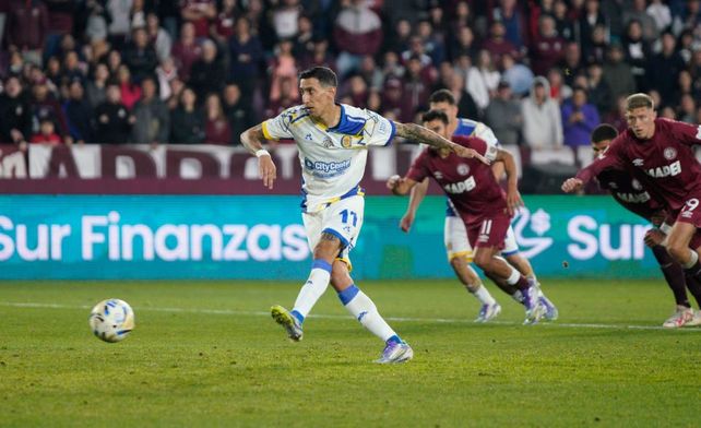 Di María anotó el único gol de Central ante Lanús. Fue de penal casi a los 30' del complemento.