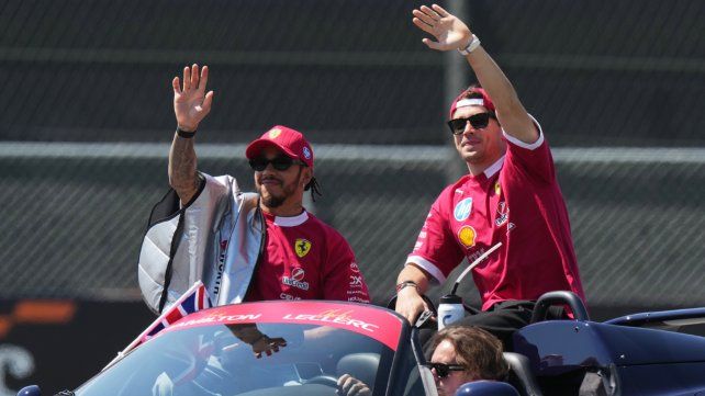 Lewis Hamilton y Charles Leclerc de Ferrari.