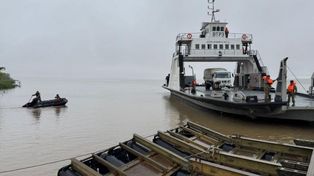 El Ejército Argentino realiza tareas de entranamiento en las márgenes del río Paraná.