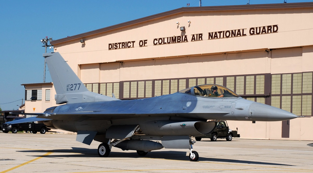 Cazas F-16 de la Guardia Nacional interceptaron al avión sin lograr hacer contacto con el piloto.