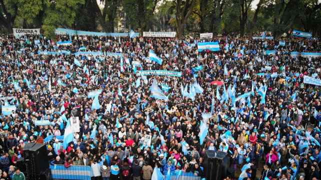 L a militancia kirchnerista saldrá a protestar contra la detención y la inhabilitación de la exmandataria.