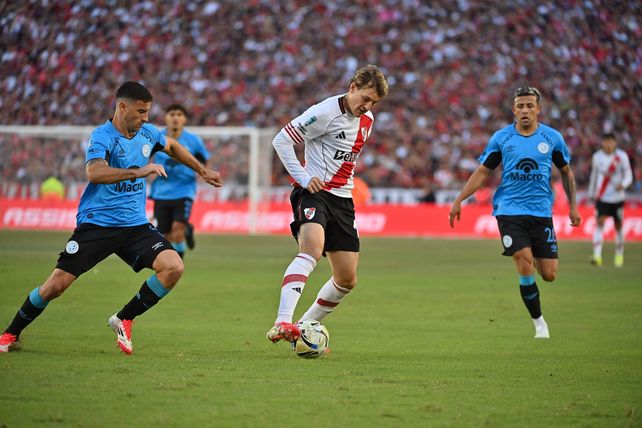 El &uacute;ltimo enfrentamiento entre Belgrano y River fue goleada 3-0 del Millonario en la fecha 13 del Apertura.