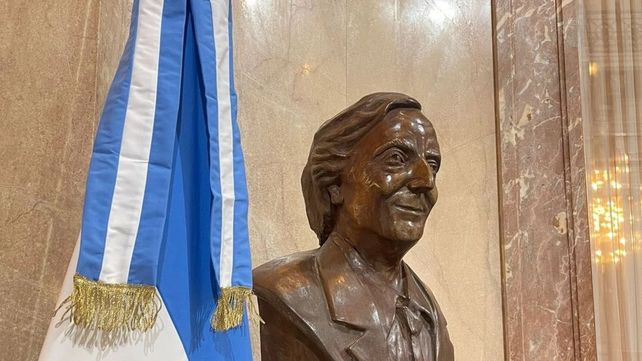 Villarruel retiró un busto de Néstor Kirchner de un salón del Congreso