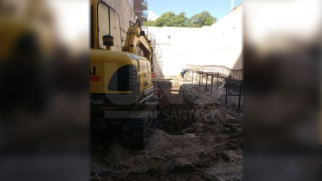 Los trabajos realizados por los albañiles que hicieron que se activara la alarma de la entidad.
