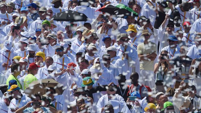 El papa Francisco se despidió de Polonia con críticas al éxito a cualquier precio