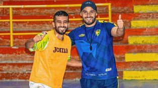 Jonás Jaime (a la derecha) recibió la calidez del plantel de Los Tigres
