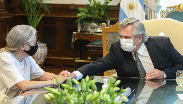 Alberto Fernández recibió a los padres de Úrsula y les prometió viajar a Rojas
