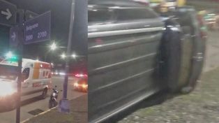 Violento choque en Alem y Belgrano: una camioneta terminó volcada y hubo heridos