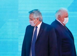 Escándalo: el presidente echó a Ginés González García por vacunar a amigos del poder