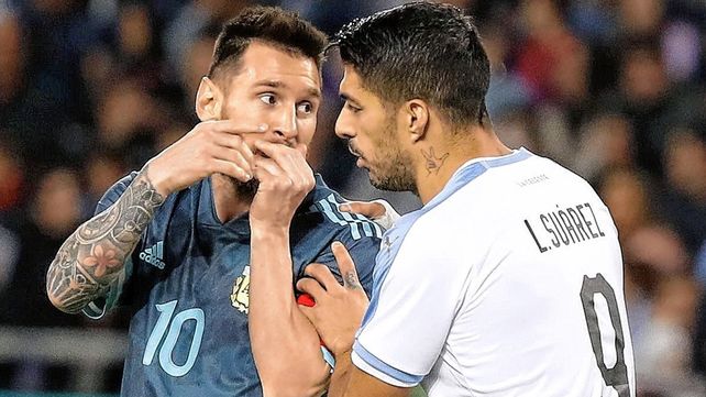 Lionel Messi alcanzó a Luis Suárez como máximo goleador histórico de las Eliminatorias. Lionel Messi alcanzó a Luis Suárez como máximo goleador histórico de las Eliminatorias.