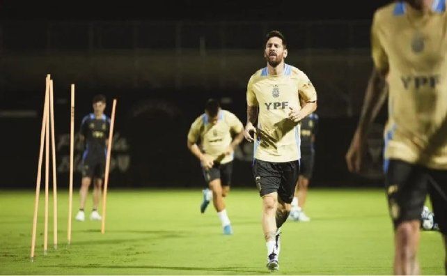 Lionel Messi volvió a los entrenamientos con la Selección Argentina.
