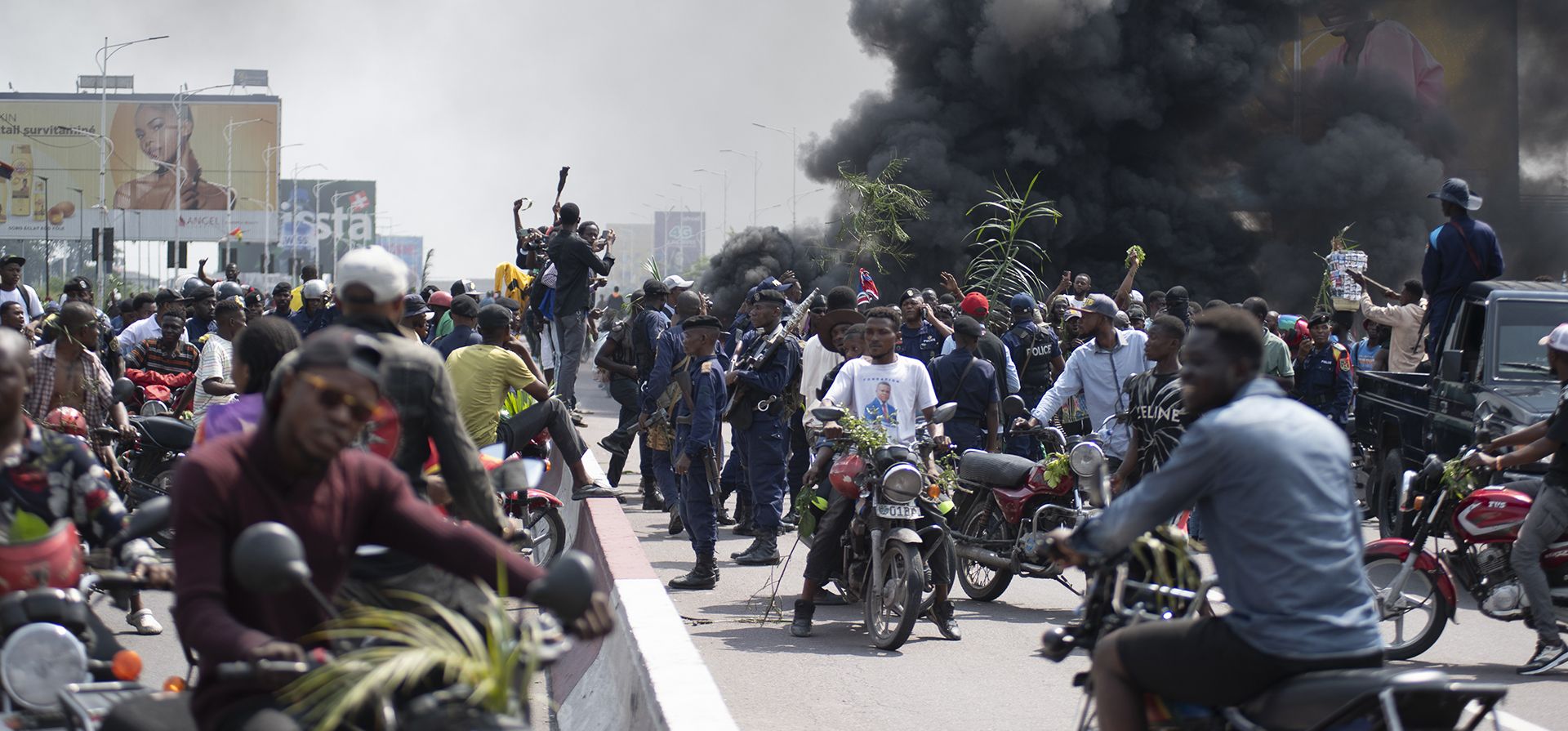 La gente protesta en Kinshasa, República Democrática del Congo, el martes 28 de enero de 2025, contra los avances de los rebeldes del M23, respaldados por Ruanda, en Goma, la capital del este del Congo. (Foto AP/Samy Ntumba Shambuyi) La gente protesta en Kinshasa, República Democrática del Congo, el martes 28 de enero de 2025, contra los avances de los rebeldes del M23, respaldados por Ruanda, en Goma, la capital del este del Congo. (Foto AP/Samy Ntumba Shambuyi)