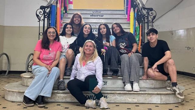 Nicki Nicole se prestó para unas fotos en escuela Pestalozzi