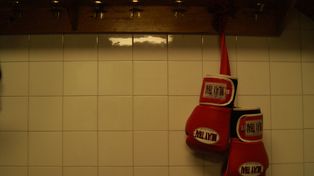 Detienen a un famoso boxeador por golpear brutalmente a su ex mujer