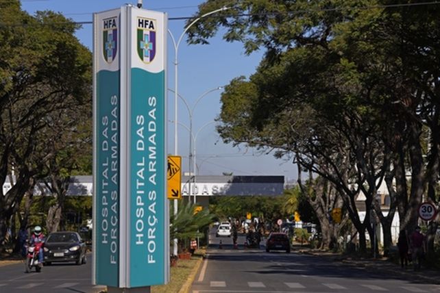 Internaron a Bolsonaro en San Pablo y evaluaban operarlo de urgencia