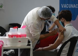 Cuarta dosis: ¿quiénes y cuándo recibirán el refuerzo de la vacuna contra el Covid?
