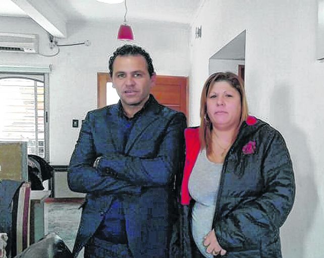 la viuda y el abogado. Fausto Yrure junto a la madre de los tres hijos del Pájaro Cantero.