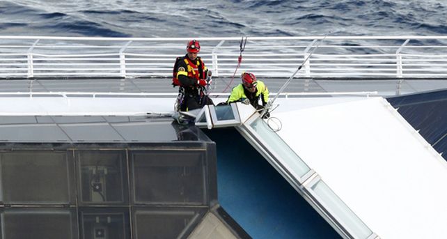 Buzos de rescate se abren paso en el Costa Concordia con nuevas explosiones