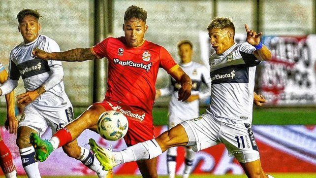 Gimnasia no pudo ante el descendido Arsenal y no pudo alejarse de la zona de descenso.