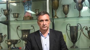 Algunos salen a hablar y quieren seguir destrozando a la institución, declaró el presidente de Newells, Ignacio Astore.