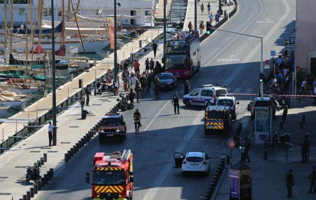 Descartaron atentado en Francia: chocó dos paradas de micro y mató a una mujer