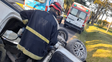 Volcó un utilitario y los bomberos tuvieron que rescatar a un conductor atrapado