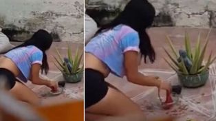 Video popular: una joven fue descubierta haciendo un amarre para retener a su pareja