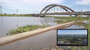 La costa de Santo Tomé con el río Salado crecido y condicionado por el Paraná.
