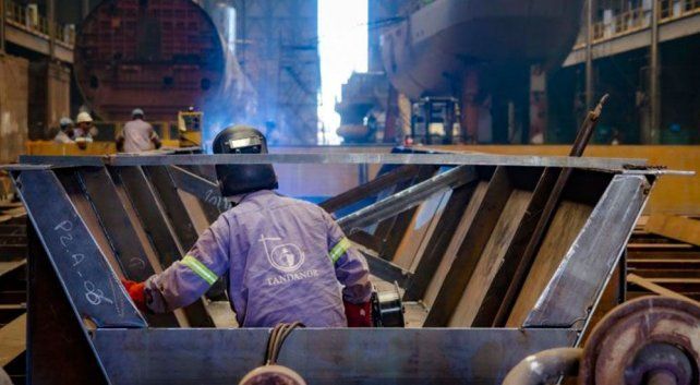 El Gobierno planea la privatización de varias empresas estatales. Trascendió que ya hay algunos inversionistas interesados en tres firmas.