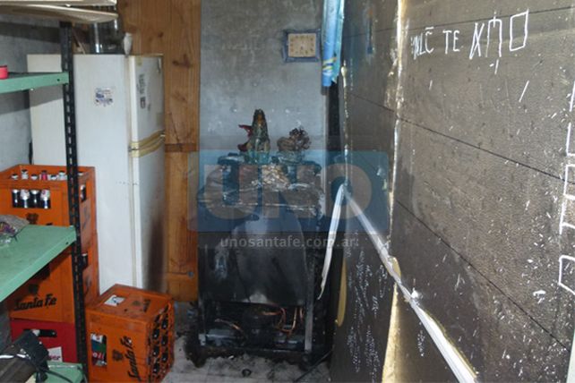 Dejaron una vela prendida, tomó fuego una pieza y rescataron a varios chicos del interior