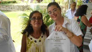 Una médica santafesina estudió  en Cuba y no le convalidan el título