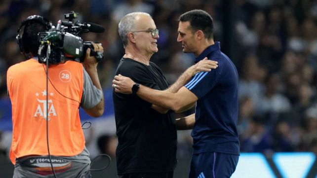Marcelo Bielsa y Lionel Scaloni podrían cruzarse en los 16avos del Mundial.