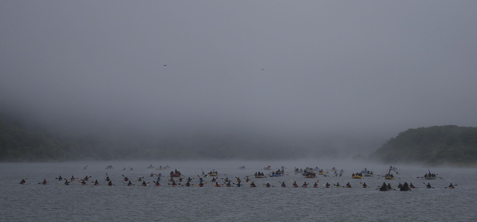 Jóvenes indígenas vinculados al río Klamath llegan en kayaks a su desembocadura en el océano Pacífico el viernes 11 de julio de 2025 en Klamath, California. (Foto AP/Brittany Peterson) Jóvenes indígenas vinculados al río Klamath llegan en kayaks a su desembocadura en el océano Pacífico el viernes 11 de julio de 2025 en Klamath, California. (Foto AP/Brittany Peterson)