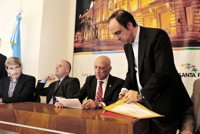 La apertura de sobre de las empresas que se presentaron para realizar las obras.