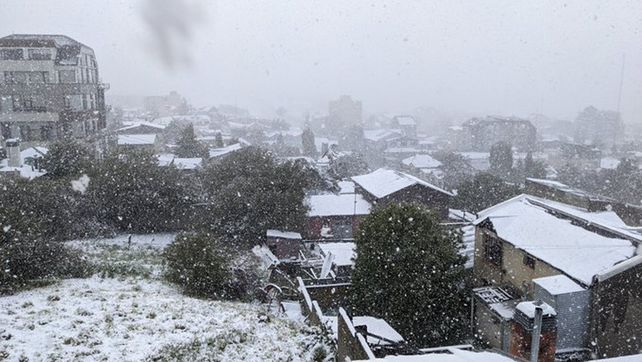 Nieva en Ushuaia, a un mes del comienzo del verano