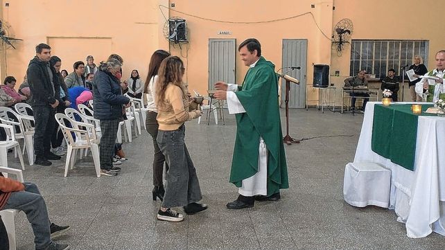 Con dificultad. Candela