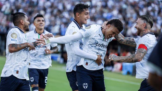 Monterrey goleó a Urawa Red Diamonds por 4-0 y dejó afuera a River