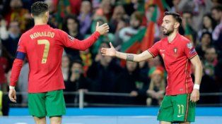 Bruno Fernandes defendió a Cristiano: Siempre será el mayor símbolo de Portugal