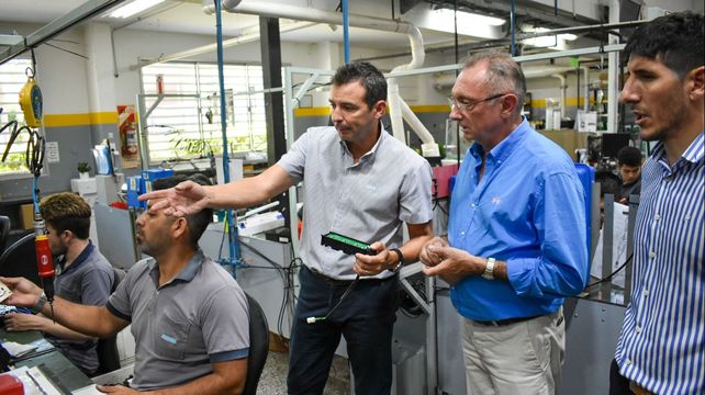 Visita de Costamagna a la fábrica Colven