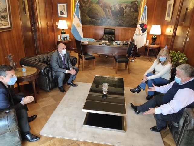 De visita. El jefe comunal de Timbúes fue recibido por Alexis Guerrera.