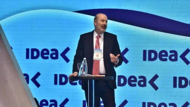 Federico Sturzenegger aclaró que la única forma de bajar impuestos es bajando el gasto y volvió con la idea del deep motosierra