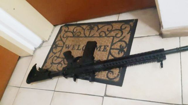 El fusil descartado por Roberto Segovia cuando se dio cuenta que iban a detenerlo.