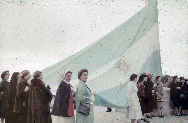 Mujeres en el acto de inauguración.