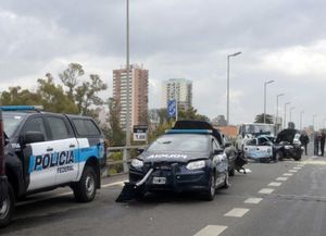 Conductor alcoholizado chocó cinco patrulleros: hay diez policías heridos, dos graves