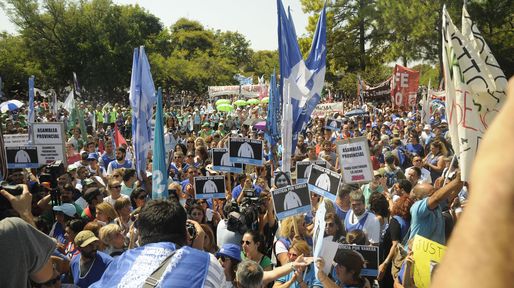 Multitudinaria marcha de trabajadores en el microcentro santafesino