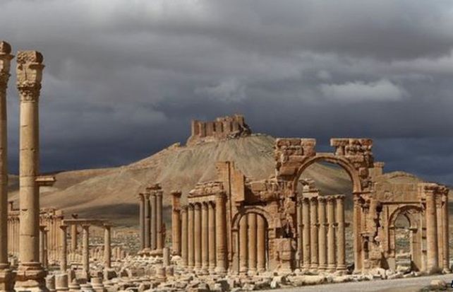 El Estado Islámico ejecutó a tres personas dinamitando parte de las ruinas sirias de Palmira