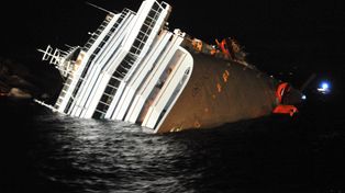 Localizan a cinco cuerpos sin vida dentro del crucero y elevan a once las v&iacute;ctimas fatales