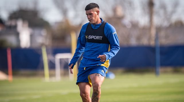Central. Sebastián Zaracho en acción. Fue uno de los primeros movimientos de pases en Argentina.